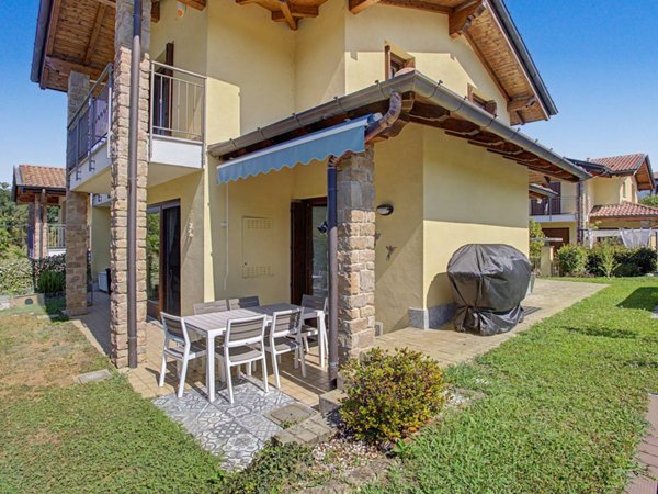 casa indipendente in vendita a Cocquio-Trevisago