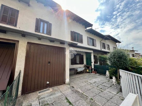 casa indipendente in vendita a Cocquio-Trevisago