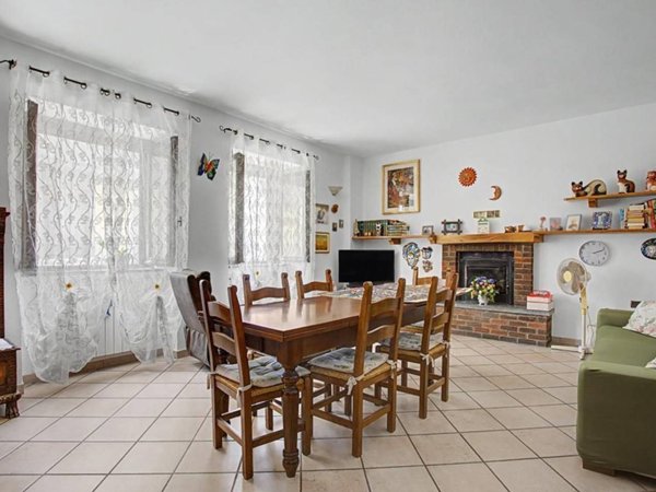appartamento in vendita a Cocquio-Trevisago