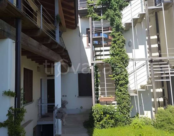 appartamento in vendita a Cocquio-Trevisago
