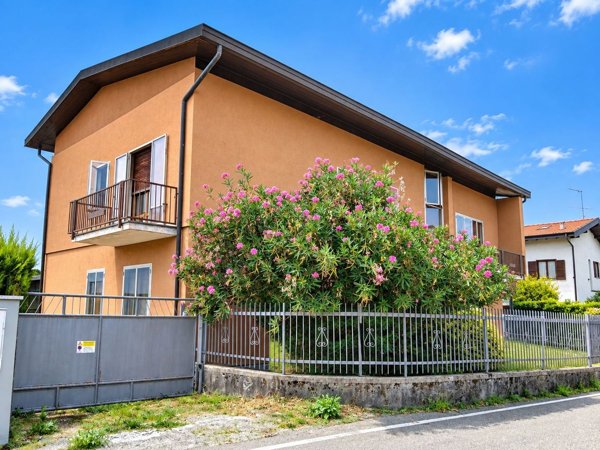 casa indipendente in vendita a Cocquio-Trevisago