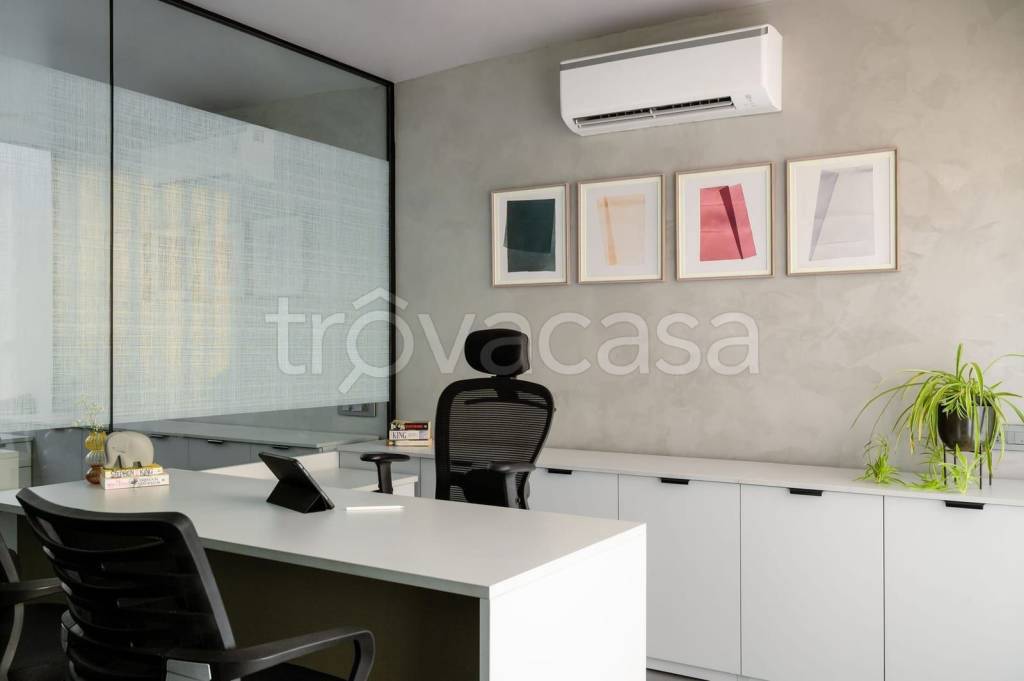 ufficio in vendita a Cocquio-Trevisago