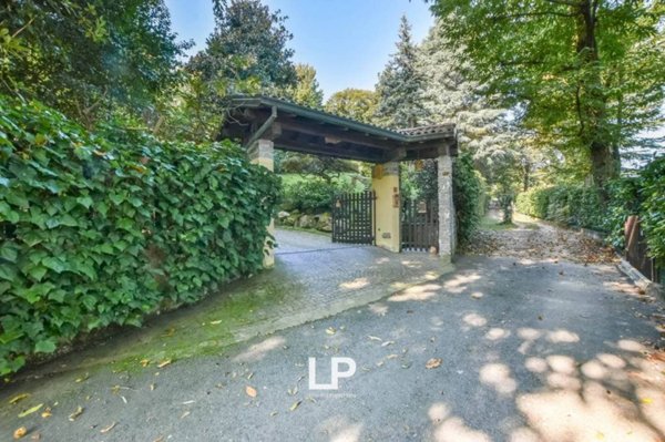 casa indipendente in vendita a Comabbio