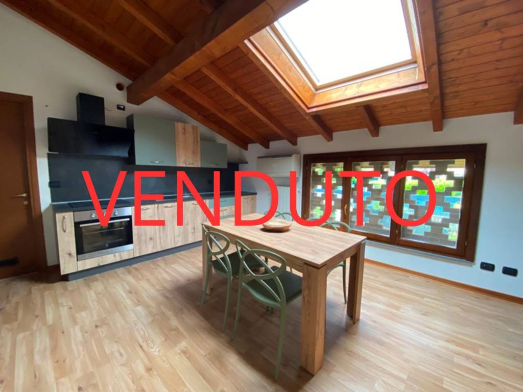 appartamento in vendita a Comabbio