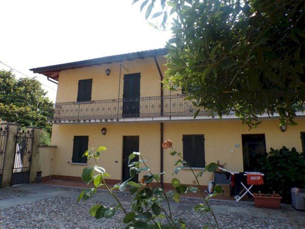 casa indipendente in vendita a Comabbio