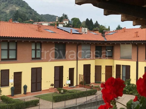 casa indipendente in vendita a Comabbio