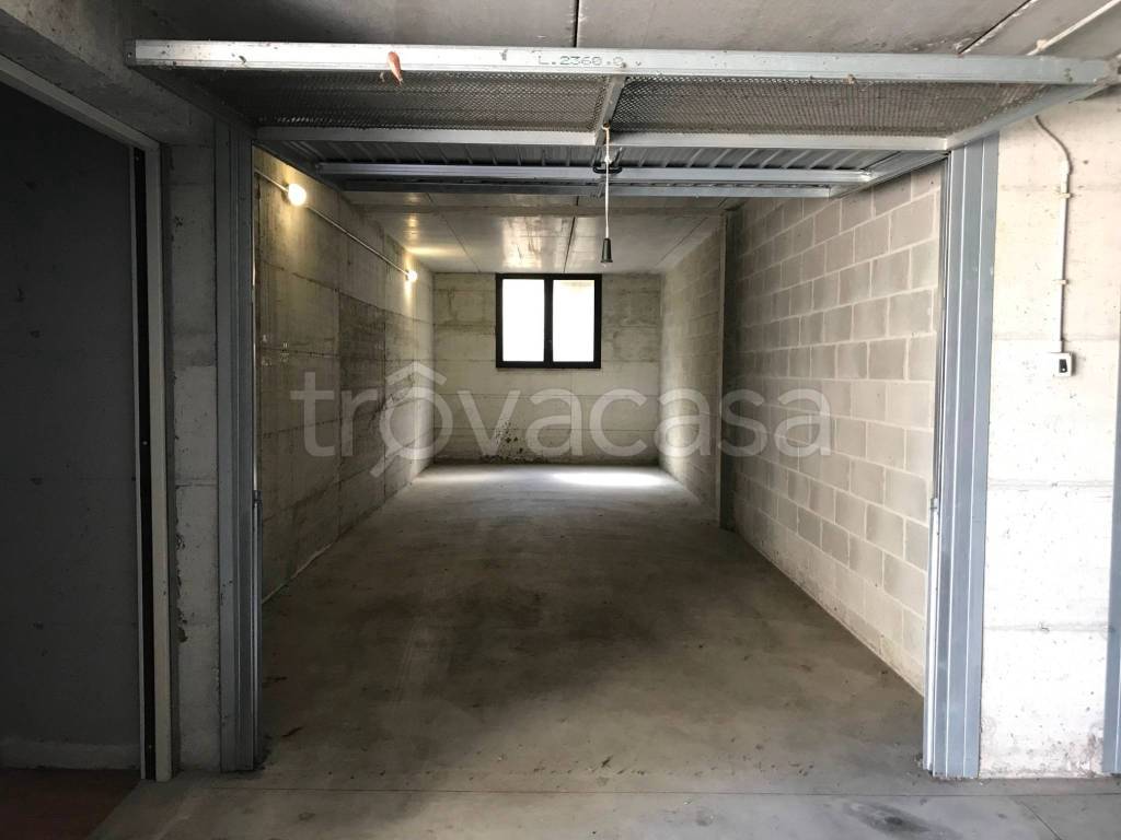 locale di sgombero in vendita a Comabbio