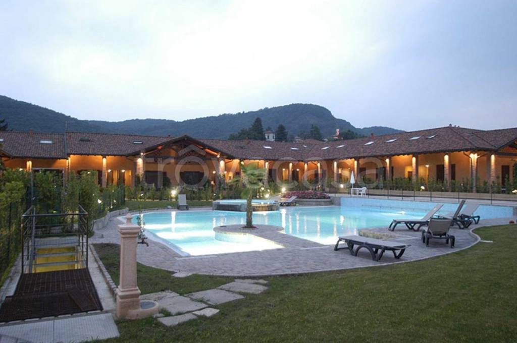 appartamento in vendita a Comabbio