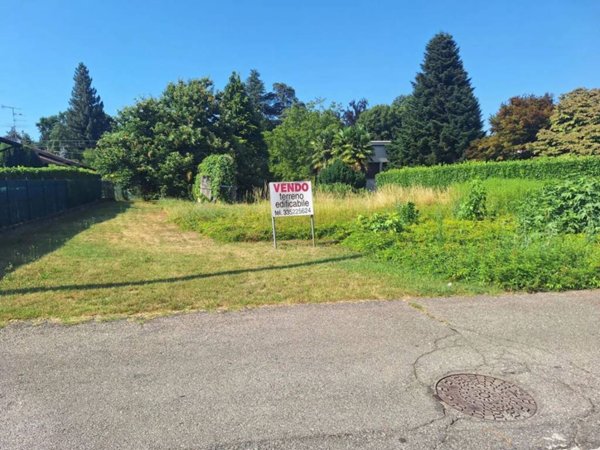 terreno edificabile in vendita a Comabbio