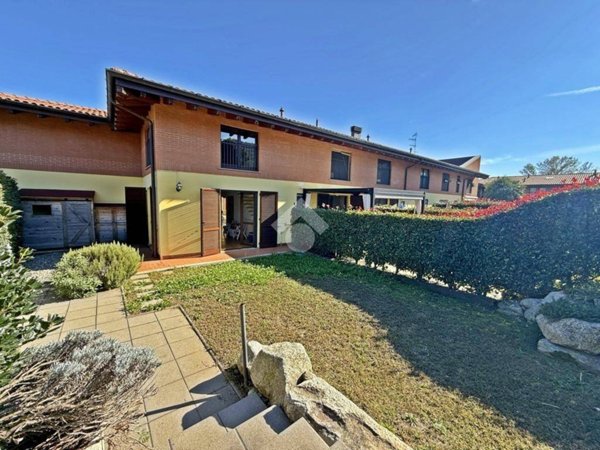 casa indipendente in vendita a Comabbio