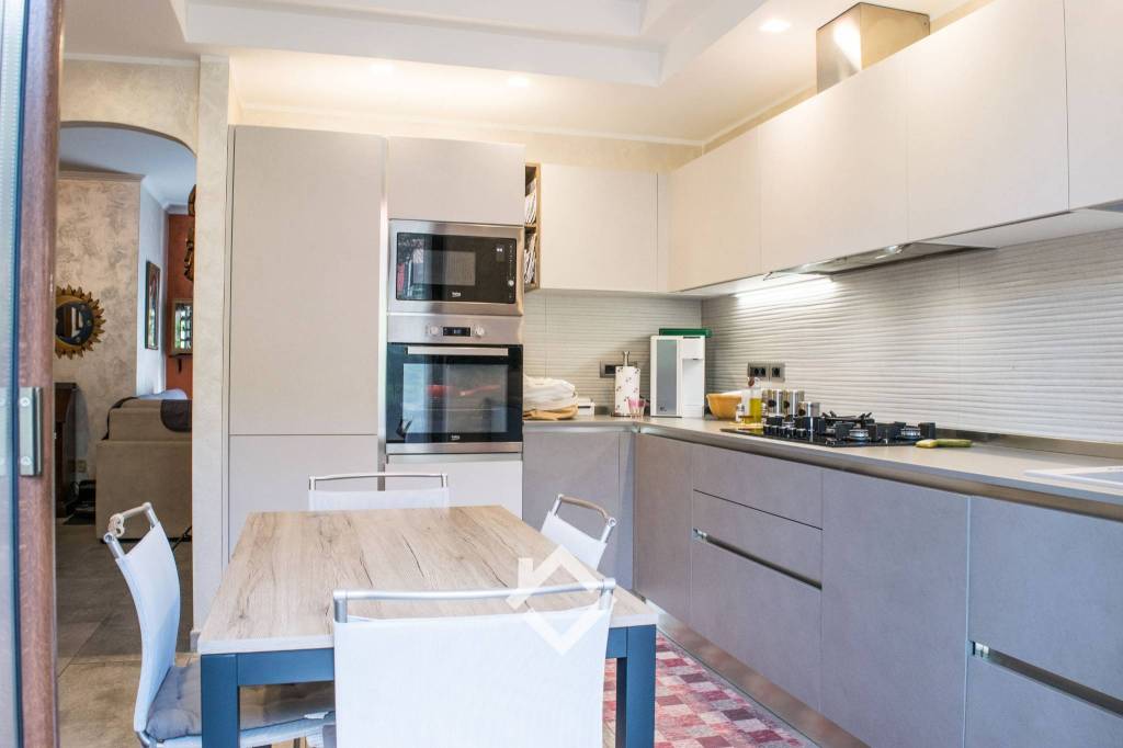 casa indipendente in vendita a Comabbio