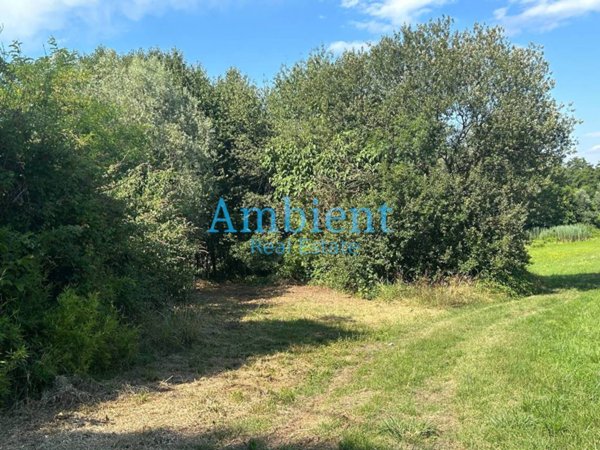 terreno edificabile in vendita a Comabbio