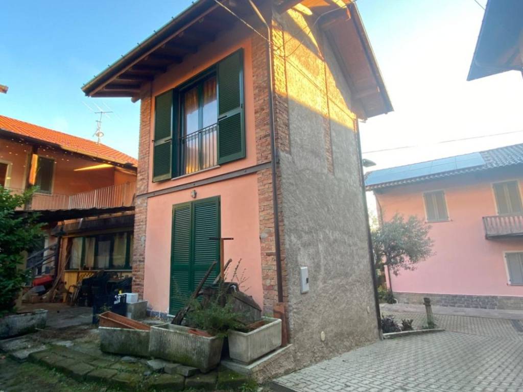 casa indipendente in vendita a Comabbio