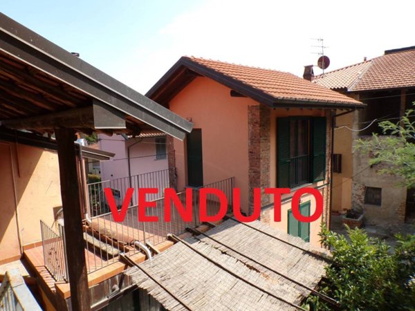 casa indipendente in vendita a Comabbio