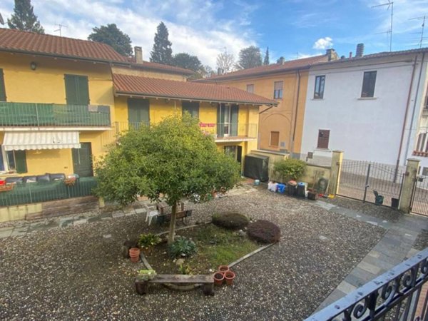 casa indipendente in vendita a Comabbio