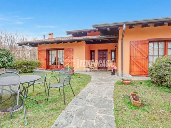 casa indipendente in vendita a Comabbio