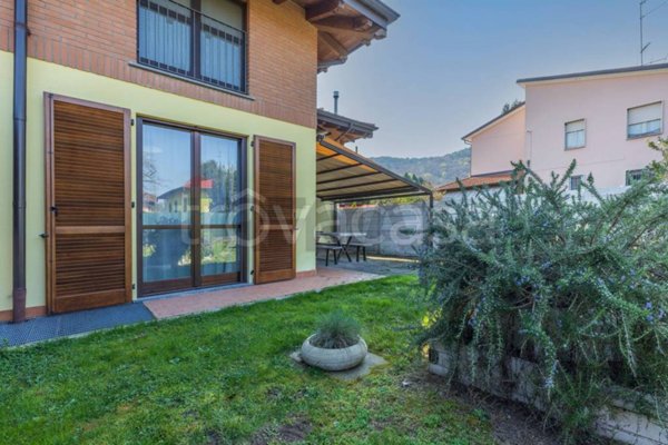 casa indipendente in vendita a Comabbio