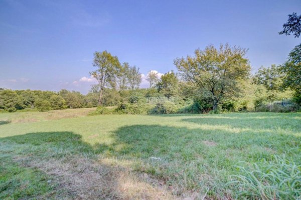 terreno edificabile in vendita a Comabbio