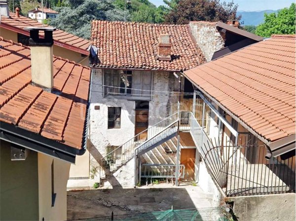 appartamento in vendita a Comabbio