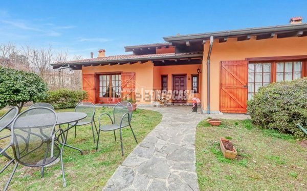 casa indipendente in vendita a Comabbio