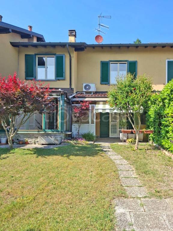 casa indipendente in vendita a Comabbio