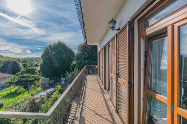 casa indipendente in vendita a Comabbio