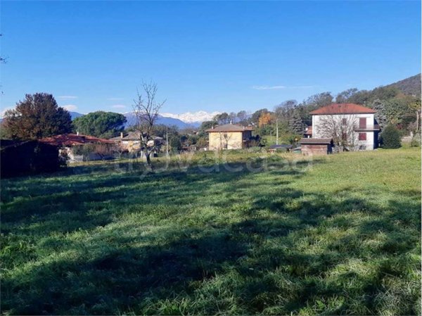 terreno edificabile in vendita a Comerio