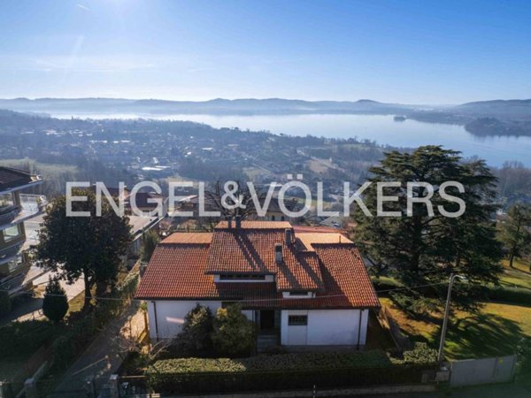 casa indipendente in vendita a Comerio in zona Orocco