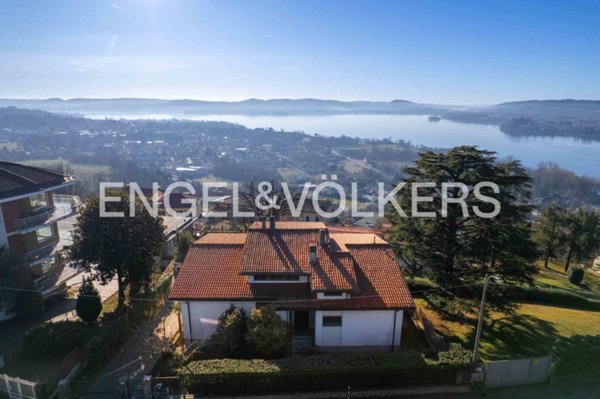 casa indipendente in vendita a Comerio in zona Orocco