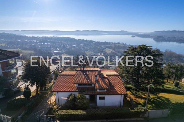 casa indipendente in vendita a Comerio in zona Orocco