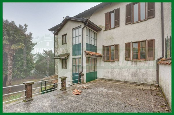 casa indipendente in vendita a Comerio in zona Orocco