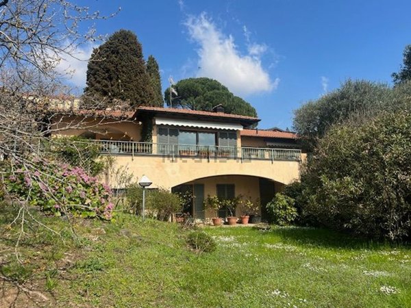casa indipendente in vendita a Comerio