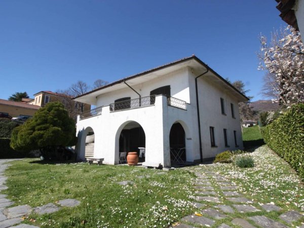 casa indipendente in vendita a Comerio