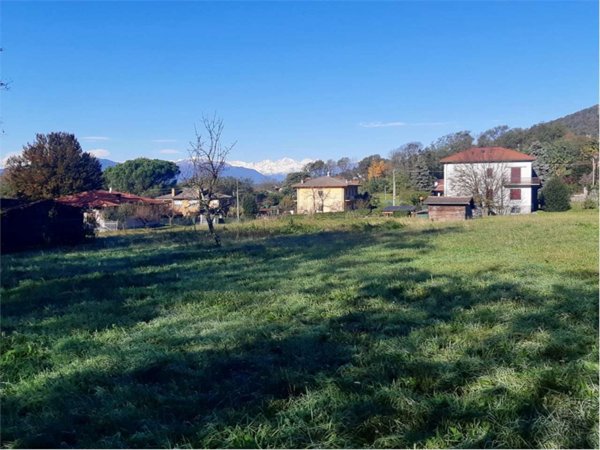 terreno edificabile in vendita a Comerio