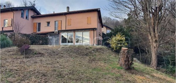 casa indipendente in vendita a Comerio