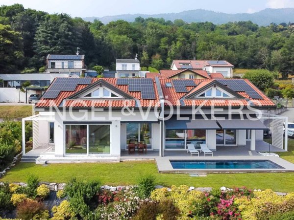 casa indipendente in vendita a Comerio