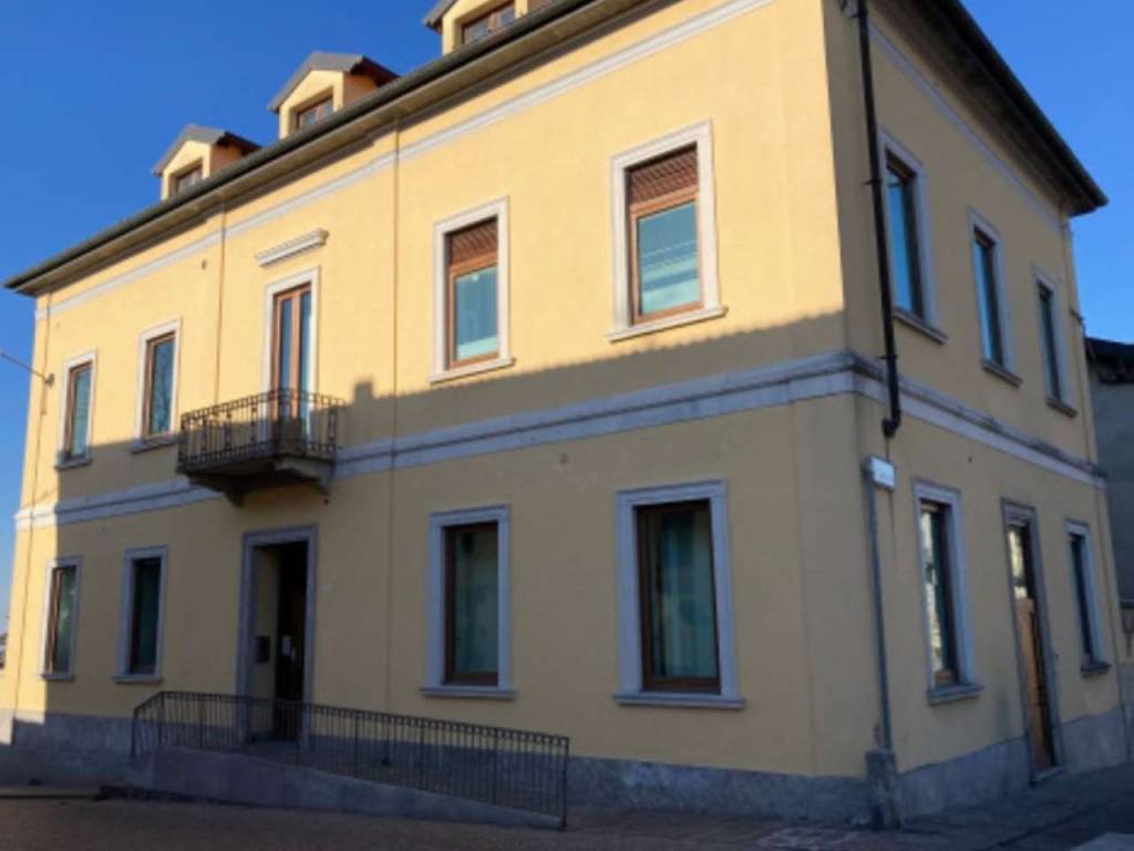 casa indipendente in vendita a Comerio