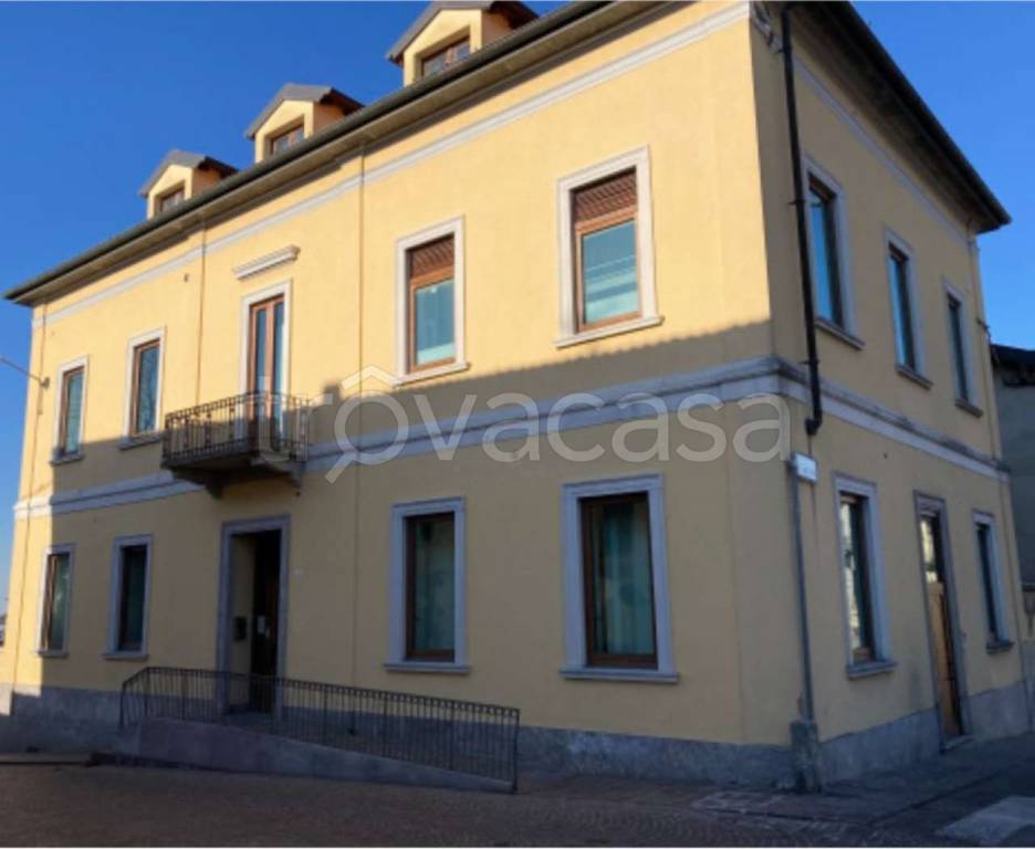 casa indipendente in vendita a Comerio