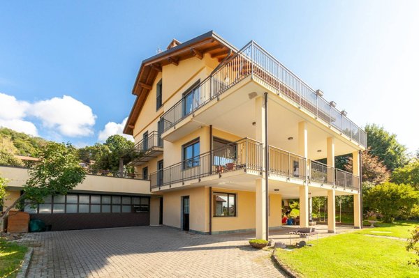 casa indipendente in vendita a Comerio