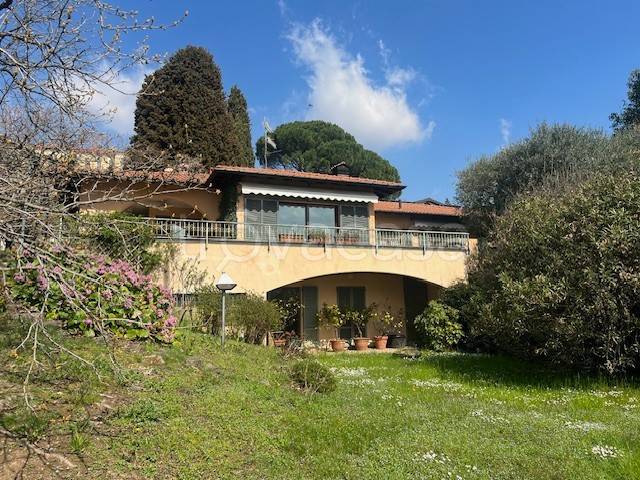 casa indipendente in vendita a Comerio