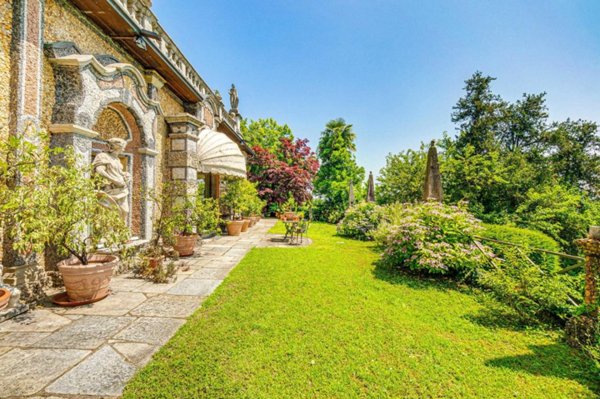 casa indipendente in vendita a Comerio