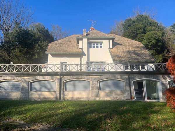 casa indipendente in vendita a Comerio