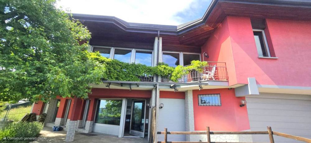 casa indipendente in vendita a Comerio