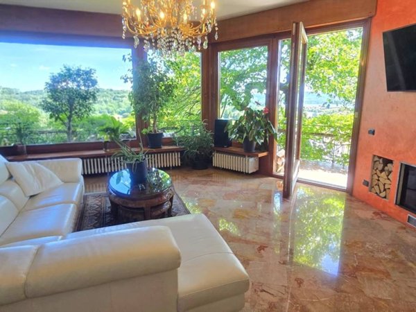 casa indipendente in vendita a Comerio