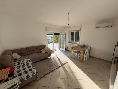 appartamento in vendita a Comerio in zona Orocco