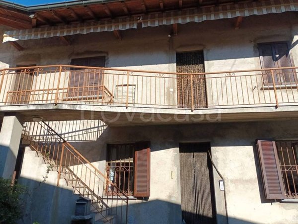 casa indipendente in vendita a Comerio