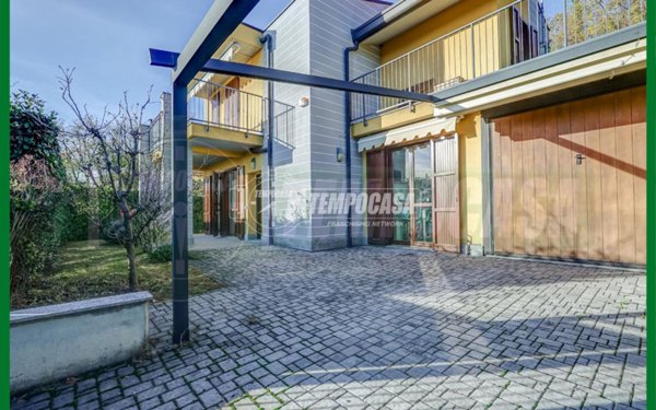 casa indipendente in vendita a Comerio