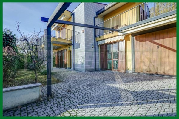 casa indipendente in vendita a Comerio