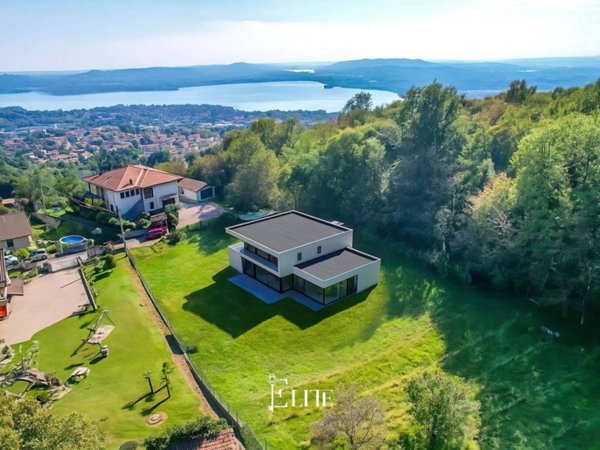 terreno edificabile in vendita a Comerio