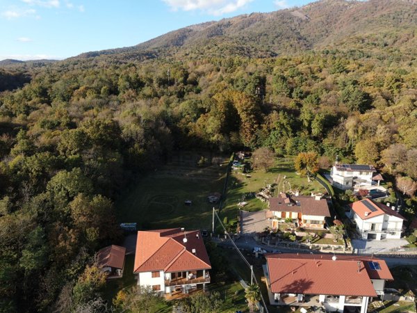 terreno edificabile in vendita a Comerio